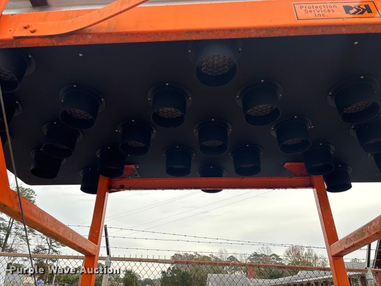 image for item DU0300 Arrow board trailer