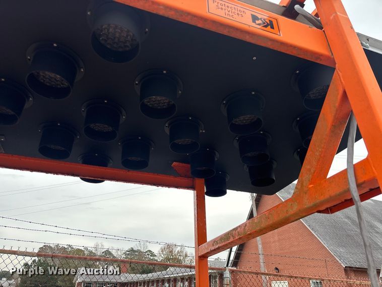 image for item DU0300 Arrow board trailer