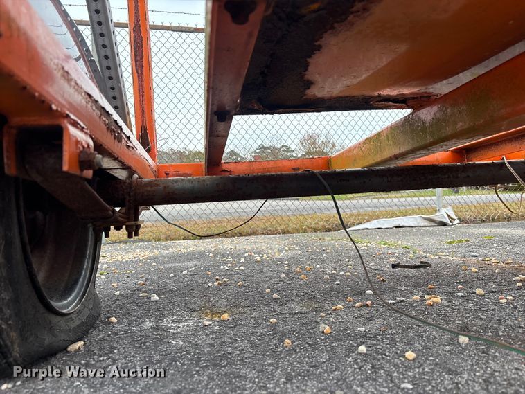 image for item DU0300 Arrow board trailer