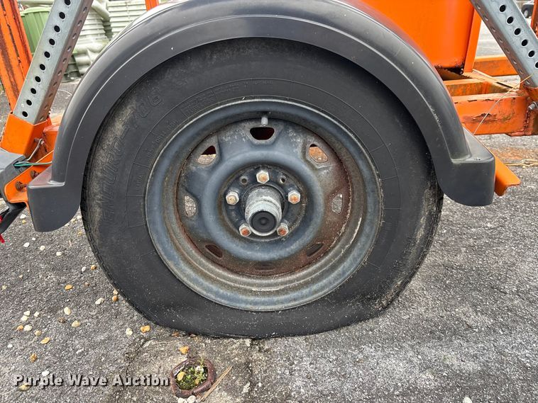 image for item DU0300 Arrow board trailer