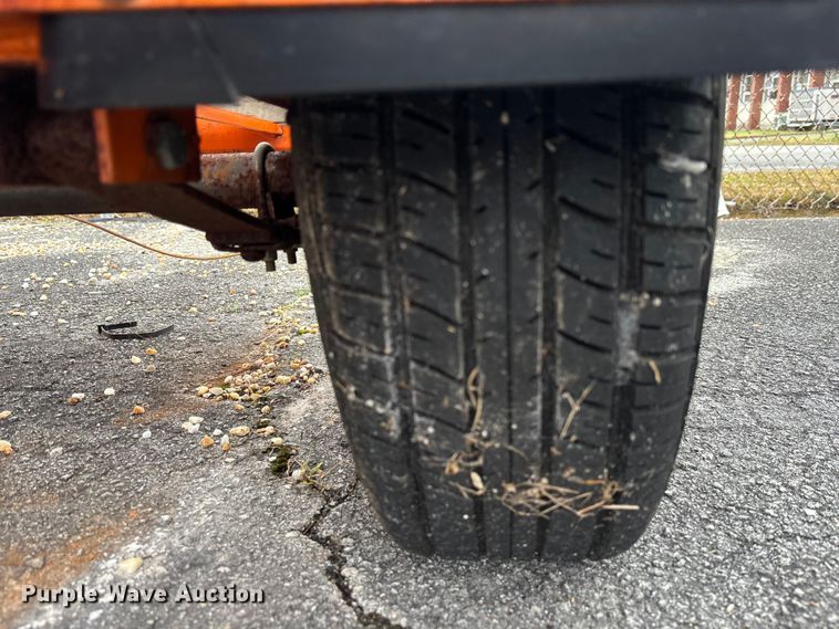 image for item DU0300 Arrow board trailer