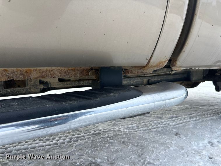 image for item DW4392 2011 Ford F350 Crew Cab pickup truck