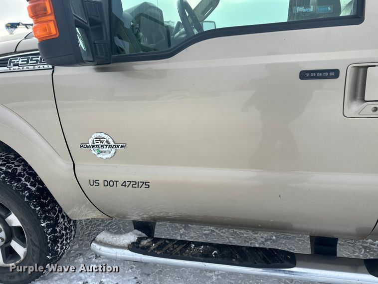 image for item DW4392 2011 Ford F350 Crew Cab pickup truck