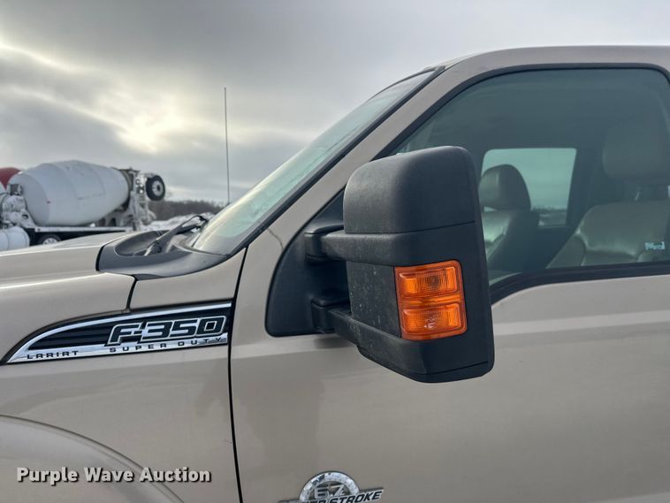 image for item DW4392 2011 Ford F350 Crew Cab pickup truck