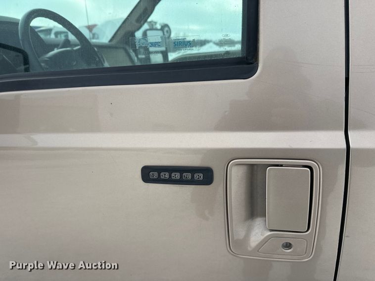 image for item DW4392 2011 Ford F350 Crew Cab pickup truck