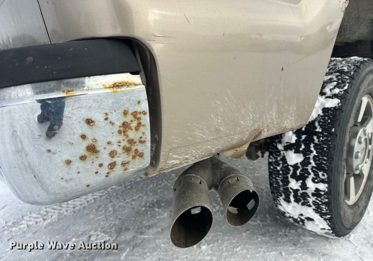 image for item DW4392 2011 Ford F350 Crew Cab pickup truck