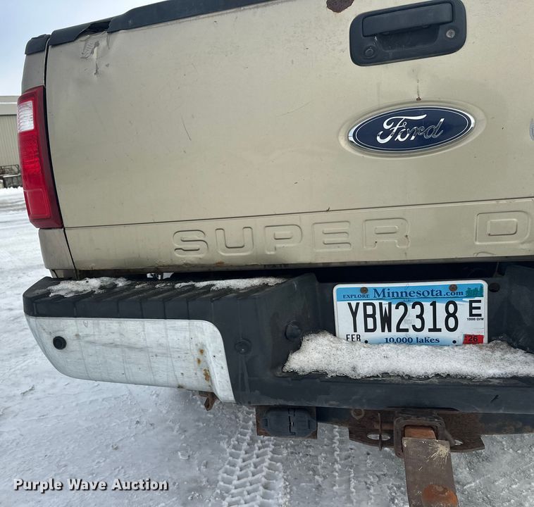 image for item DW4392 2011 Ford F350 Crew Cab pickup truck