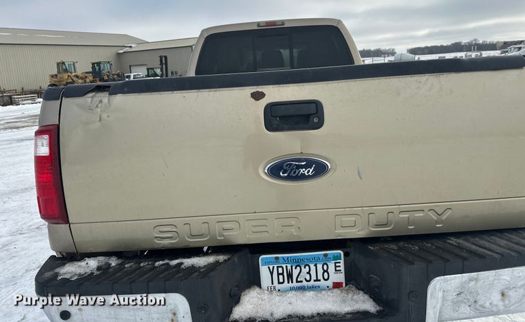 image for item DW4392 2011 Ford F350 Crew Cab pickup truck