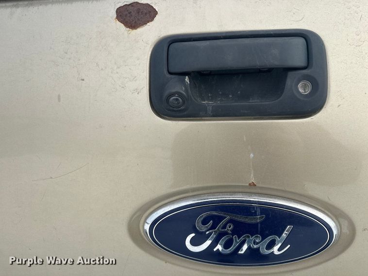 image for item DW4392 2011 Ford F350 Crew Cab pickup truck