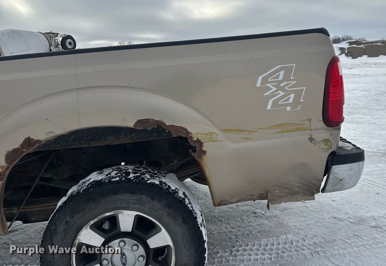 image for item DW4392 2011 Ford F350 Crew Cab pickup truck