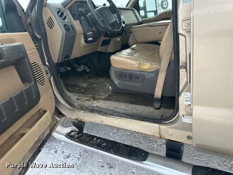 image for item DW4392 2011 Ford F350 Crew Cab pickup truck