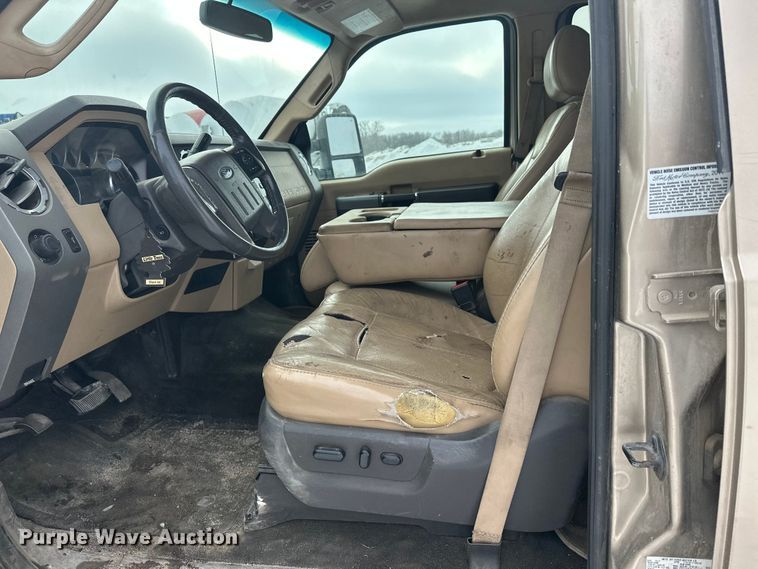 image for item DW4392 2011 Ford F350 Crew Cab pickup truck