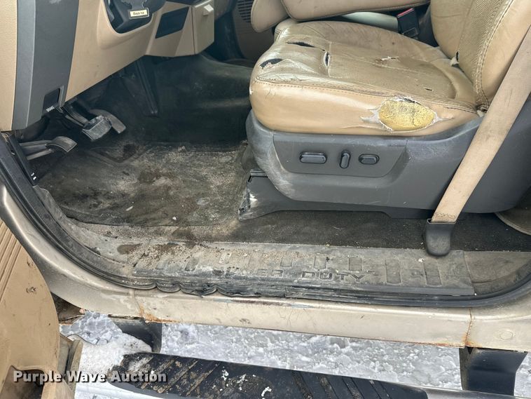 image for item DW4392 2011 Ford F350 Crew Cab pickup truck