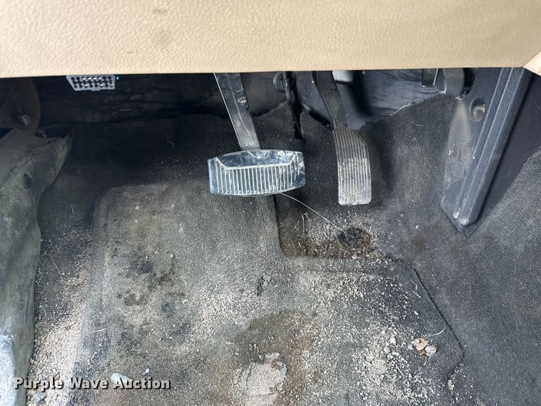 image for item DW4392 2011 Ford F350 Crew Cab pickup truck