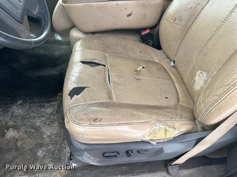 image for item DW4392 2011 Ford F350 Crew Cab pickup truck