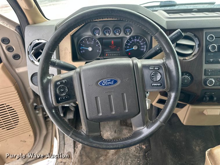 image for item DW4392 2011 Ford F350 Crew Cab pickup truck