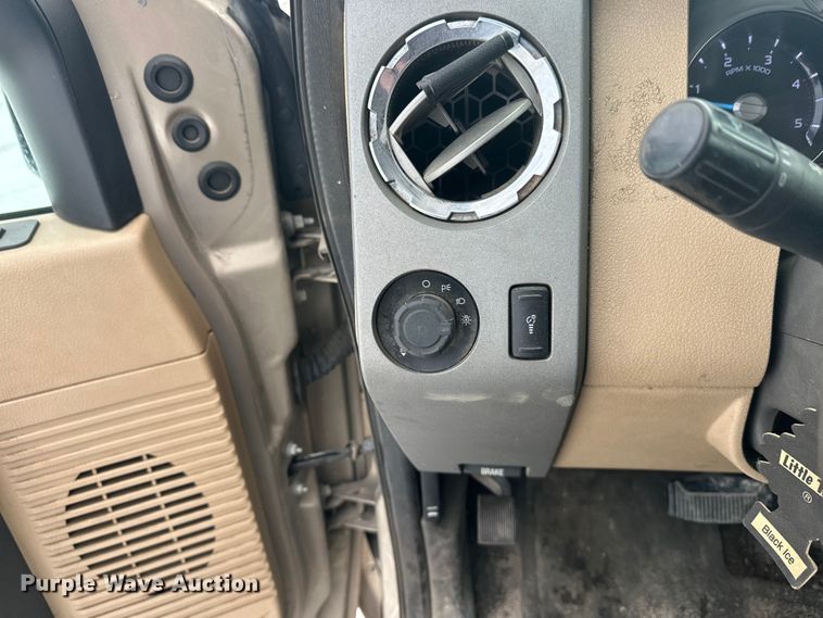 image for item DW4392 2011 Ford F350 Crew Cab pickup truck