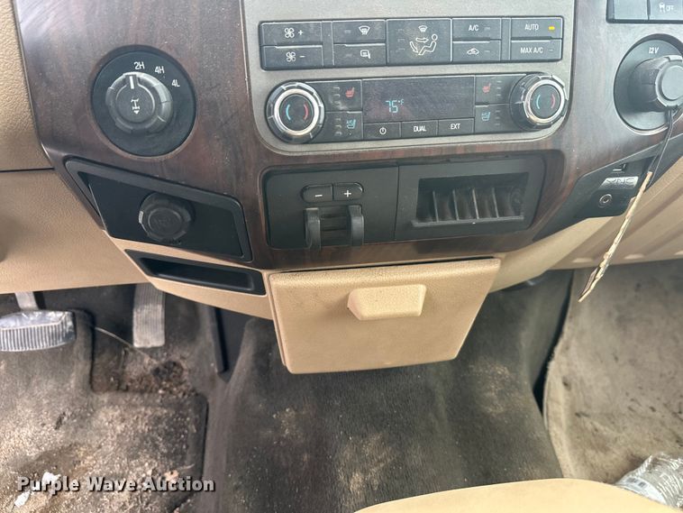 image for item DW4392 2011 Ford F350 Crew Cab pickup truck