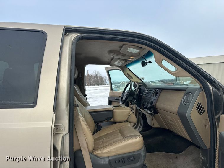 image for item DW4392 2011 Ford F350 Crew Cab pickup truck