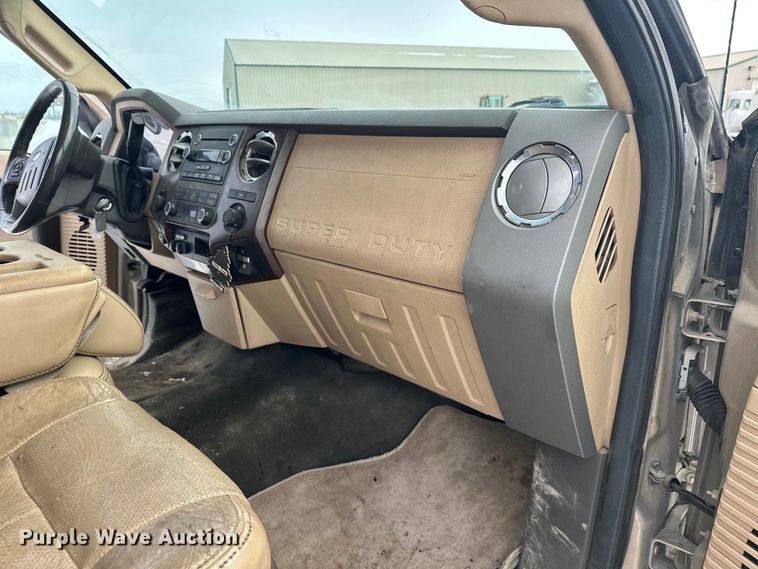 image for item DW4392 2011 Ford F350 Crew Cab pickup truck