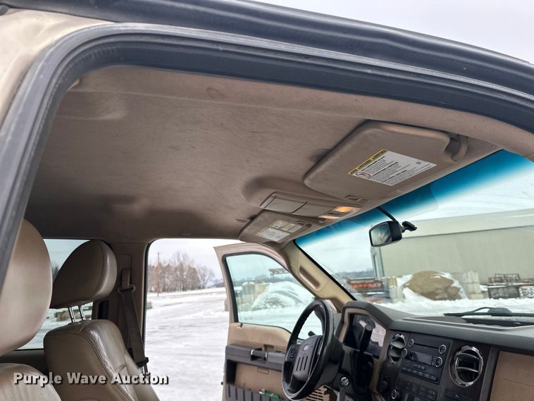 image for item DW4392 2011 Ford F350 Crew Cab pickup truck