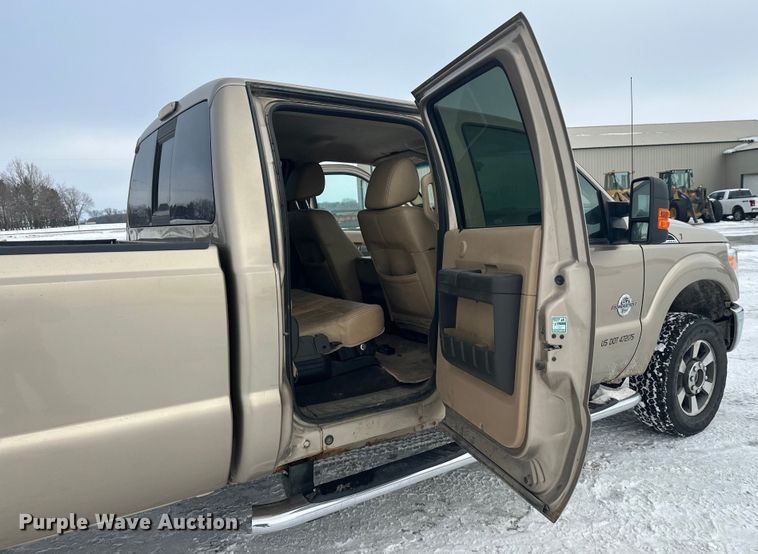 image for item DW4392 2011 Ford F350 Crew Cab pickup truck