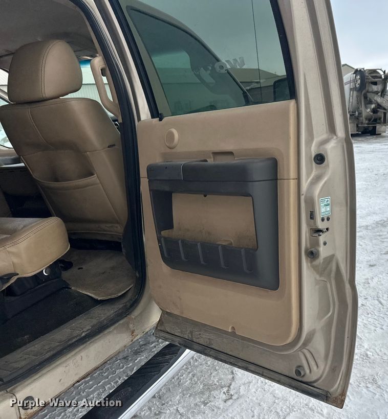 image for item DW4392 2011 Ford F350 Crew Cab pickup truck