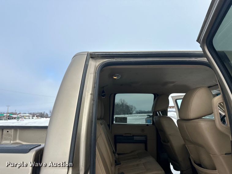 image for item DW4392 2011 Ford F350 Crew Cab pickup truck