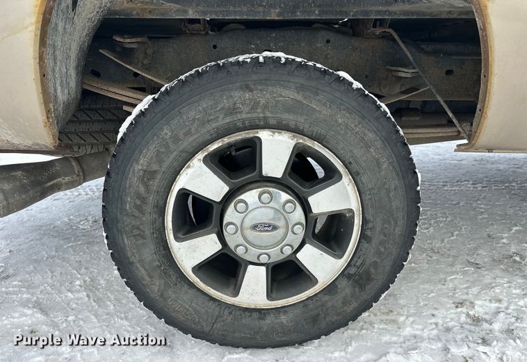 image for item DW4392 2011 Ford F350 Crew Cab pickup truck