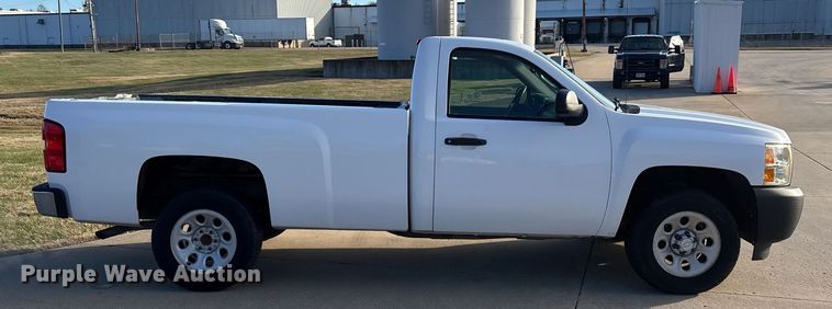 image for item DW7372 2008 Chevrolet Silverado pickup truck