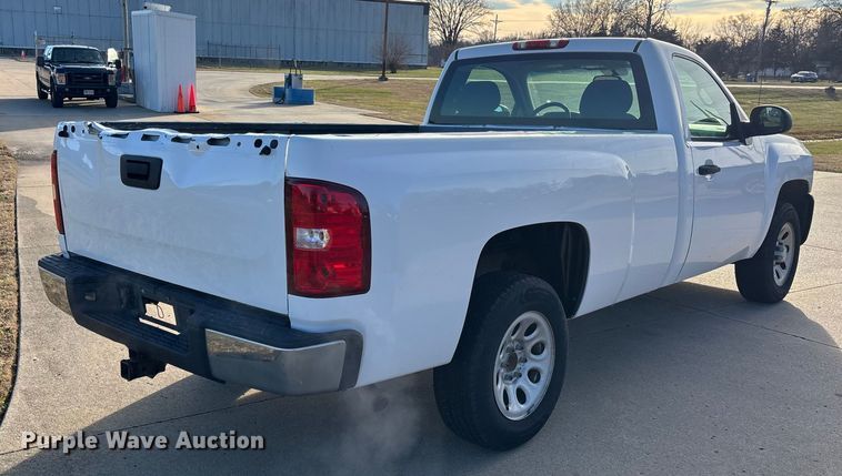 image for item DW7372 2008 Chevrolet Silverado pickup truck