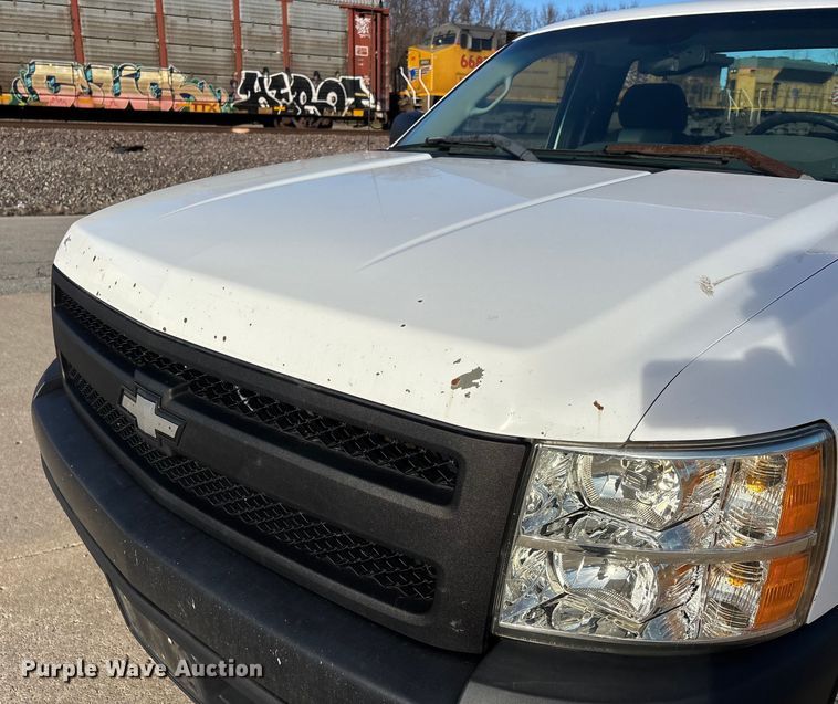 image for item DW7372 2008 Chevrolet Silverado pickup truck