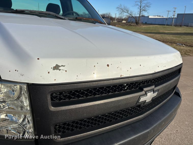 image for item DW7372 2008 Chevrolet Silverado pickup truck