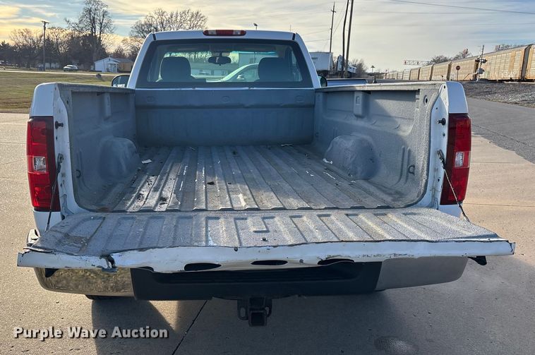 image for item DW7372 2008 Chevrolet Silverado pickup truck