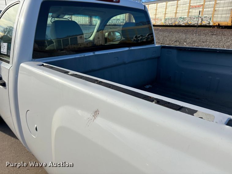 image for item DW7372 2008 Chevrolet Silverado pickup truck