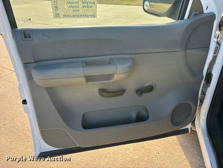 image for item DW7372 2008 Chevrolet Silverado pickup truck