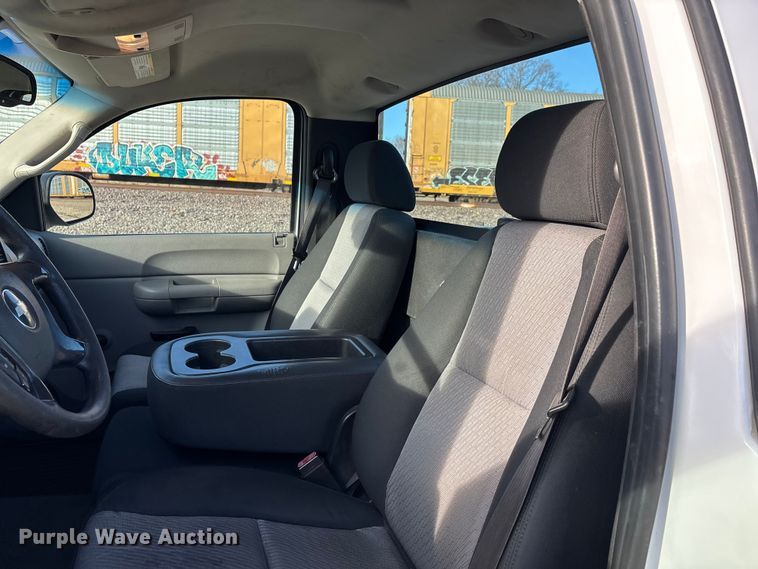 image for item DW7372 2008 Chevrolet Silverado pickup truck