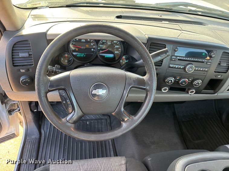 image for item DW7372 2008 Chevrolet Silverado pickup truck