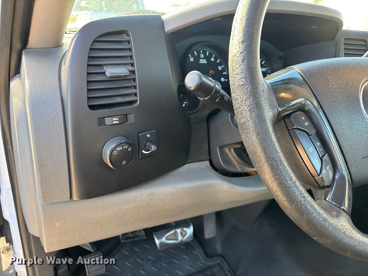 image for item DW7372 2008 Chevrolet Silverado pickup truck