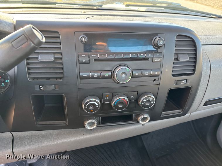 image for item DW7372 2008 Chevrolet Silverado pickup truck