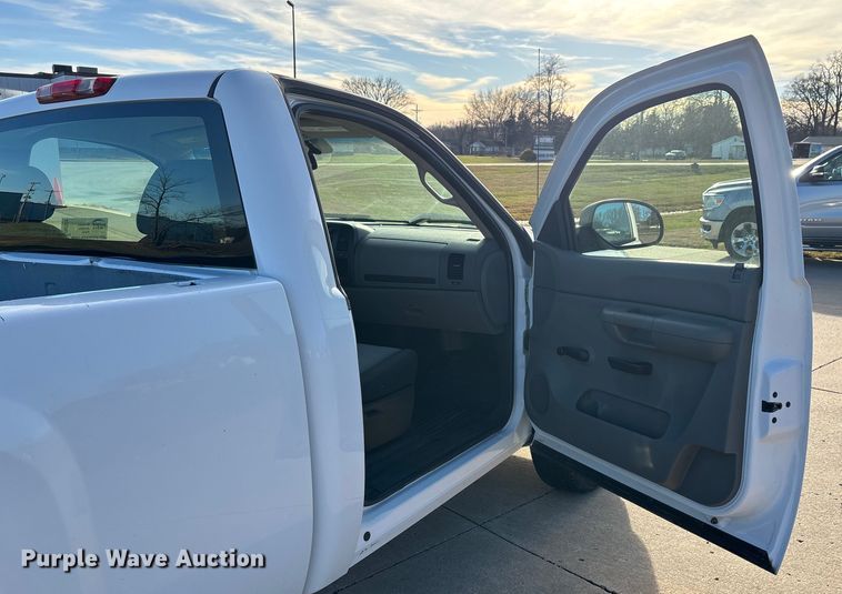 image for item DW7372 2008 Chevrolet Silverado pickup truck