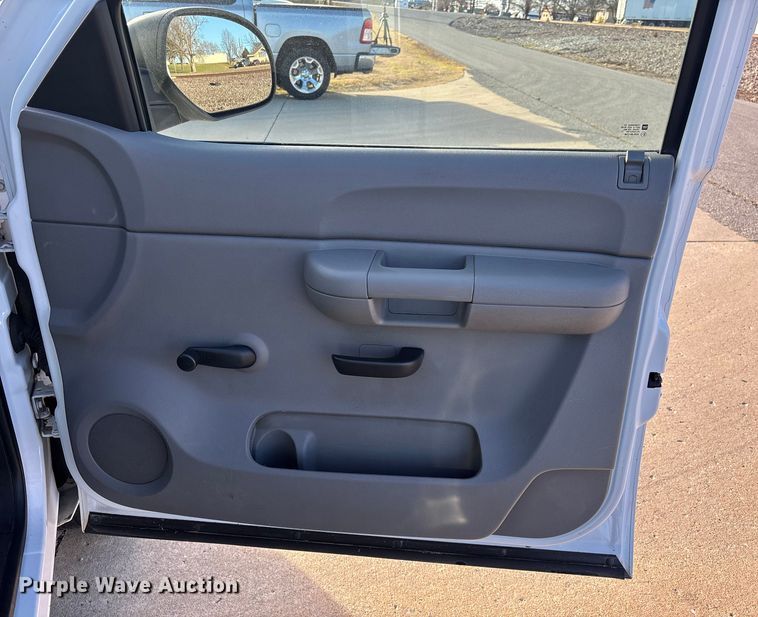 image for item DW7372 2008 Chevrolet Silverado pickup truck