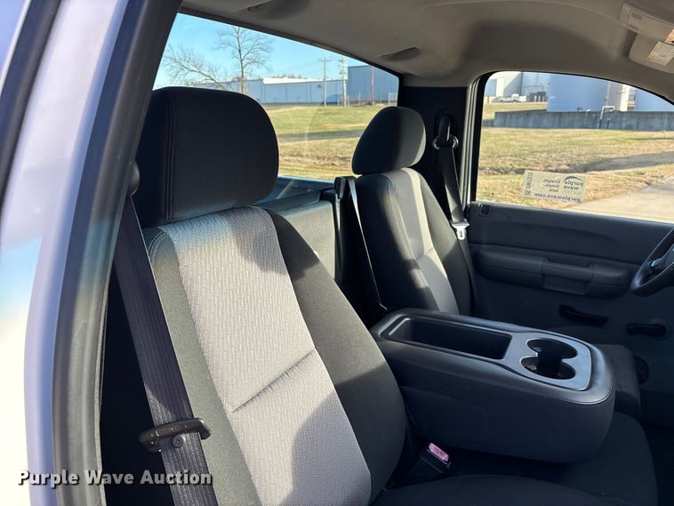 image for item DW7372 2008 Chevrolet Silverado pickup truck