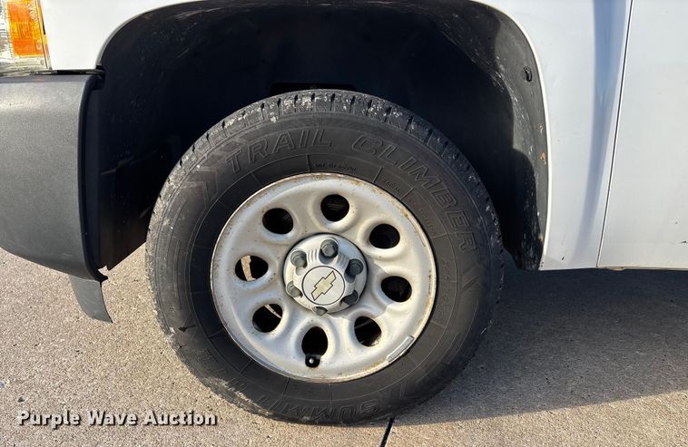 image for item DW7372 2008 Chevrolet Silverado pickup truck