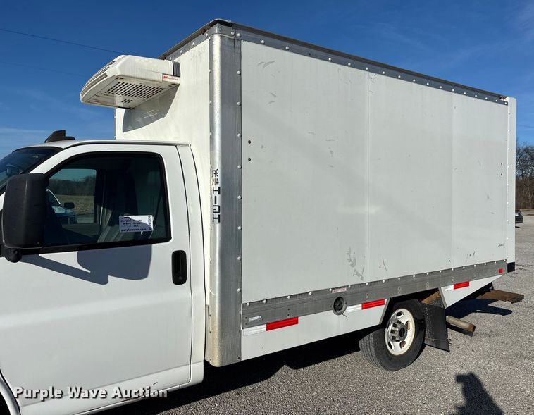 image for item DW7374 2019 GMC Savana box truck