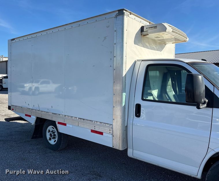 image for item DW7374 2019 GMC Savana box truck