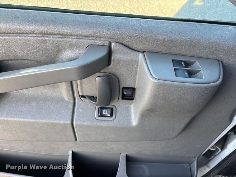 image for item DW7374 2019 GMC Savana box truck