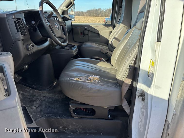 image for item DW7374 2019 GMC Savana box truck