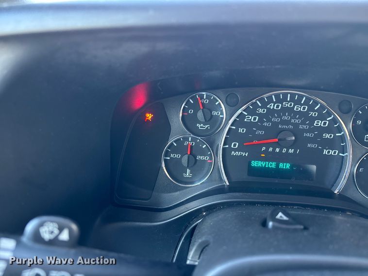 image for item DW7374 2019 GMC Savana box truck