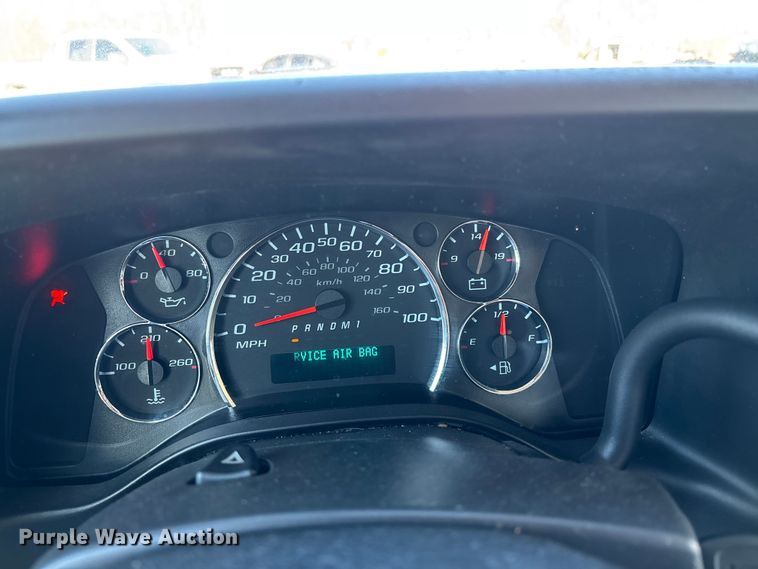 image for item DW7374 2019 GMC Savana box truck